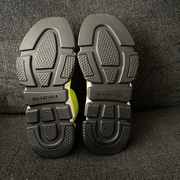 Size 6 (36)- Balenciaga Speed Trainer Neon/Yellow - Picture 8 of 8